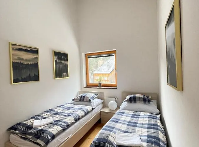12 Harrachov